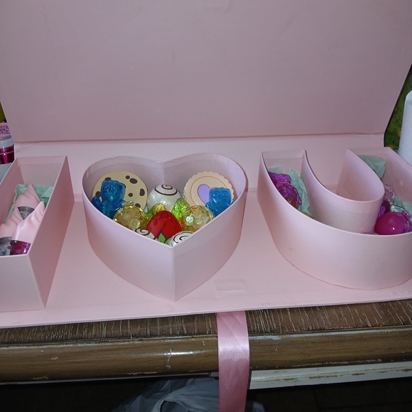 22 Left! Sweet Treat Lip Gloss Or Compact (Random Selection) - Picture 2 of 5